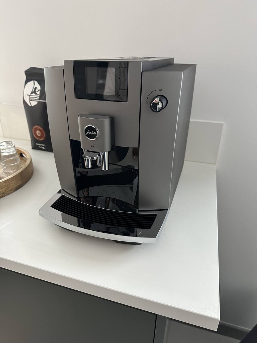 Machine Jura Cena Café installée chez LMPA Menuiseries à Orléans