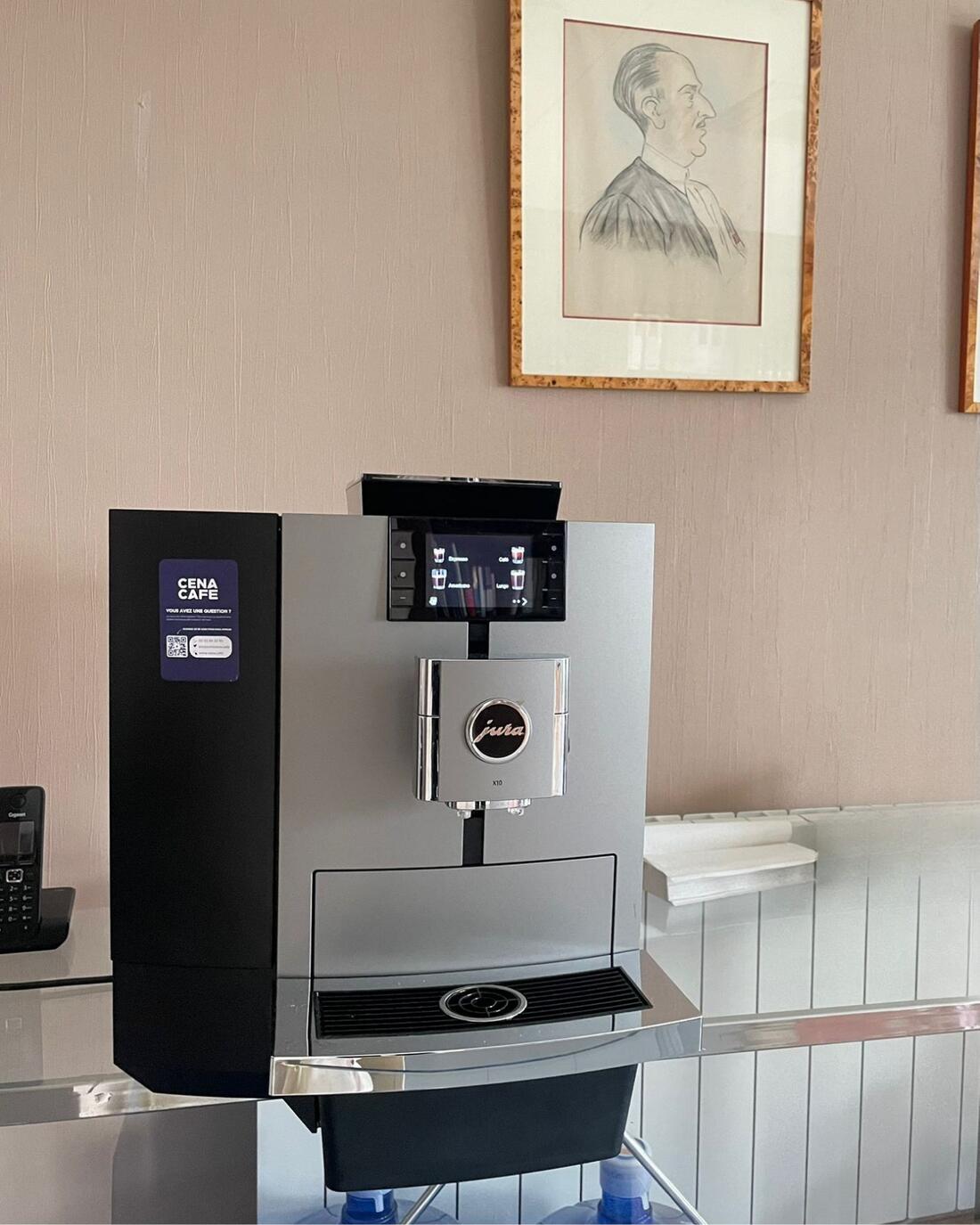 Machine Jura X10 Cena Café installée dans un cabinet d'avocats à Orléans